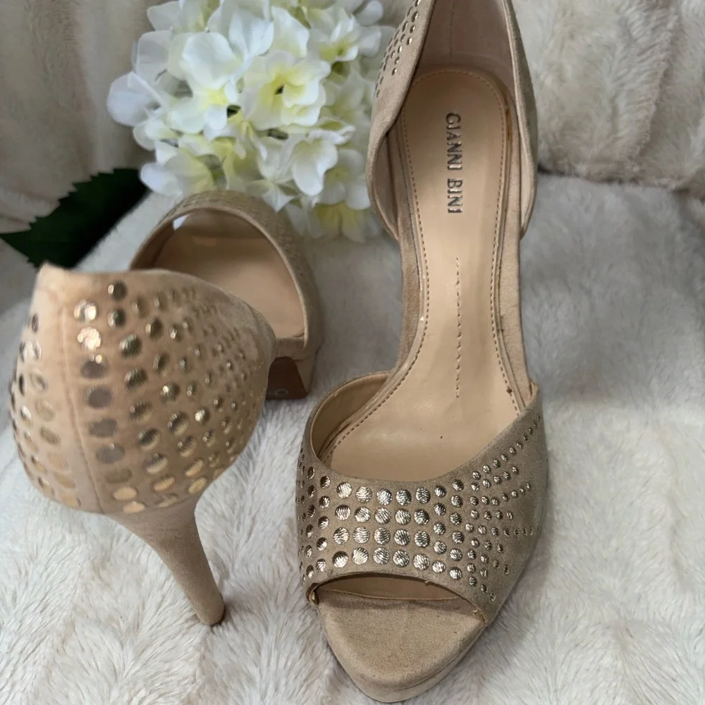 Gianni Bini Champagne Gold Studded Open-Toe Heels size 9